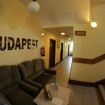 מלון Omnibusz 3*